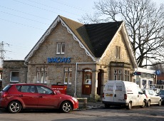 Barclays bank, Three Bridges