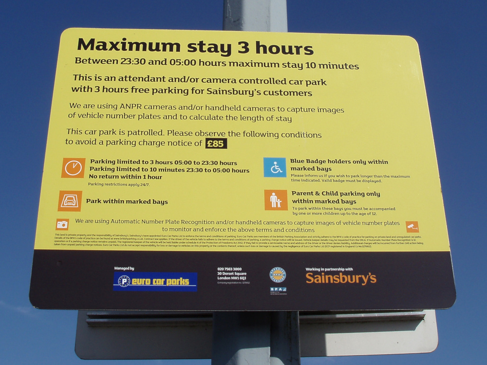 A yellow sign reading: 'maximum stay 3 hours'.
